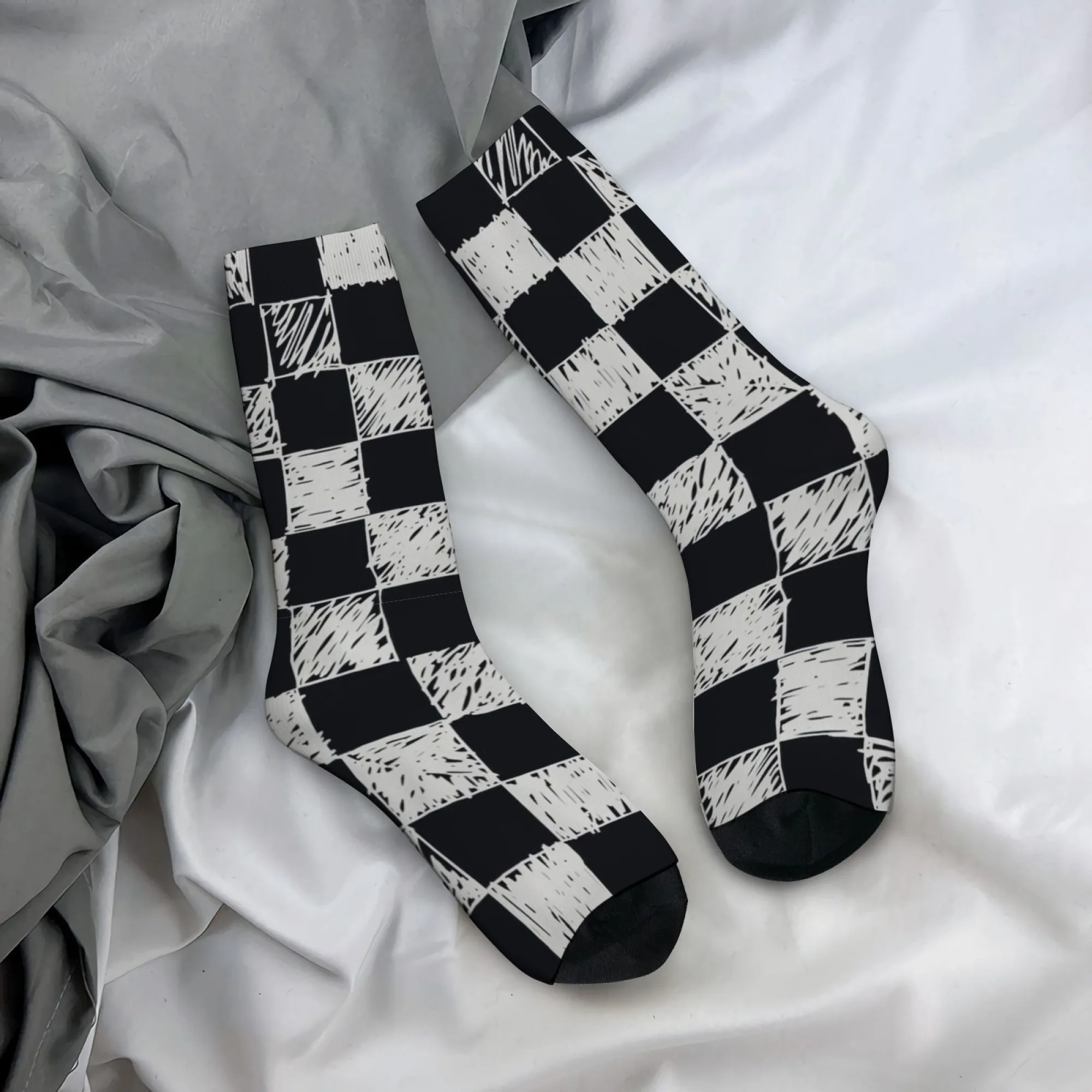 

Graffiti Style Black and White Checkerboard Men's Socks Fashion Street Sports Socks Comfortable Non-slip Casual Socks Party Gift