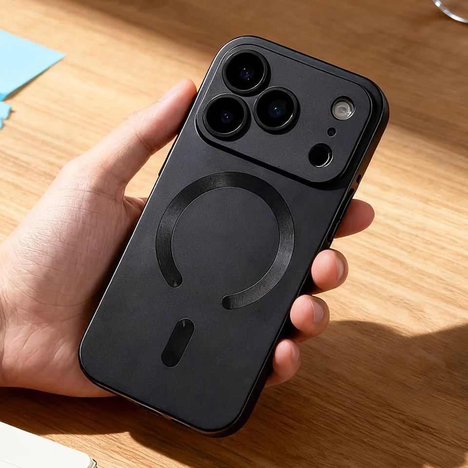 Funda de TPU suave con pintura metálica de lujo, magnética, para iPhone 17 16 E 15 14 Plus 13 12 11 Pro Max, carga inalámbrica y protección de lente 6
