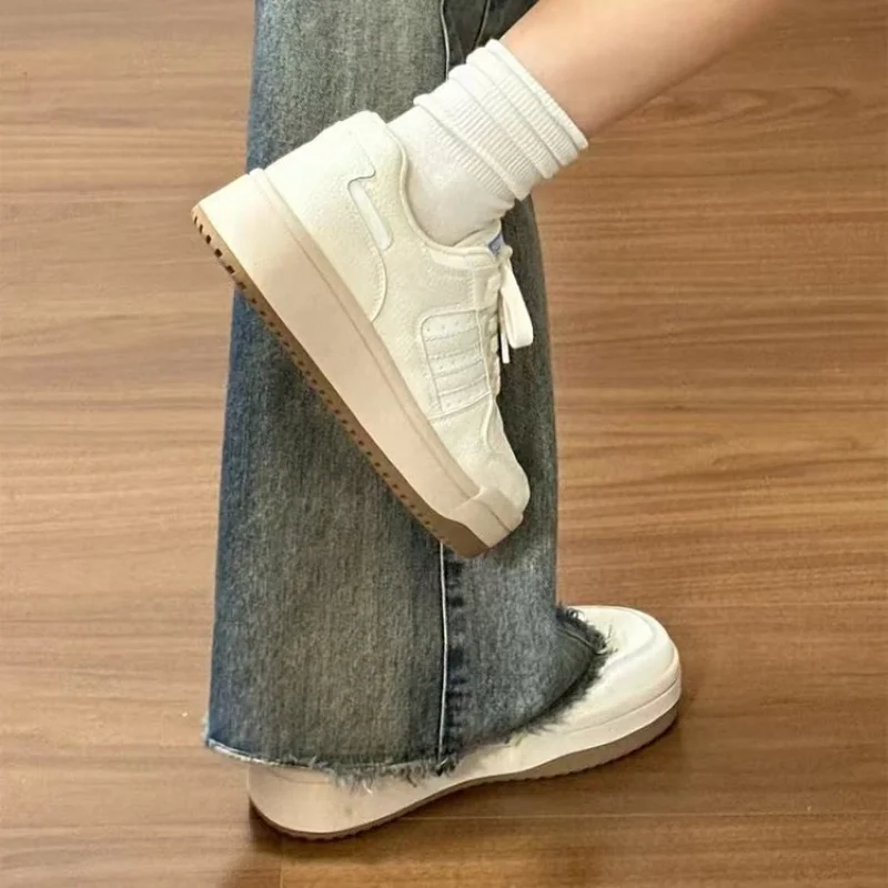 2025New الخريف سميكة سوليد تنوعا أحذية رياضية كاجوال الارتفاع زيادة أحذية رياضية للنساء