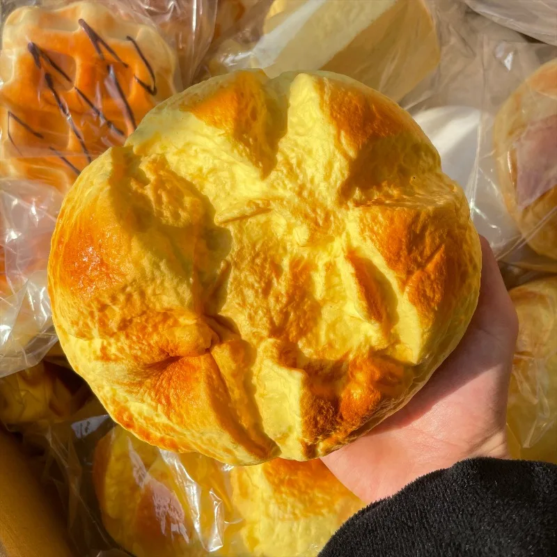 大きなパイナップルパン型のスクイーズ玩具、超ソフトなミルクの香りのパン型フィジェット玩具、ゆっくり戻るリアルなパン型感覚玩具、子供と大人向け