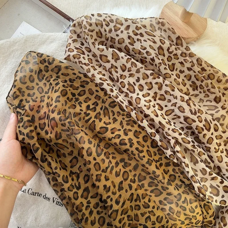 1/2 pçs retro leopardo impressão lenço quadrado para mulheres cetim borda fina lenços cabeça banda moda y2k senhora cabelo xale envoltório lenço