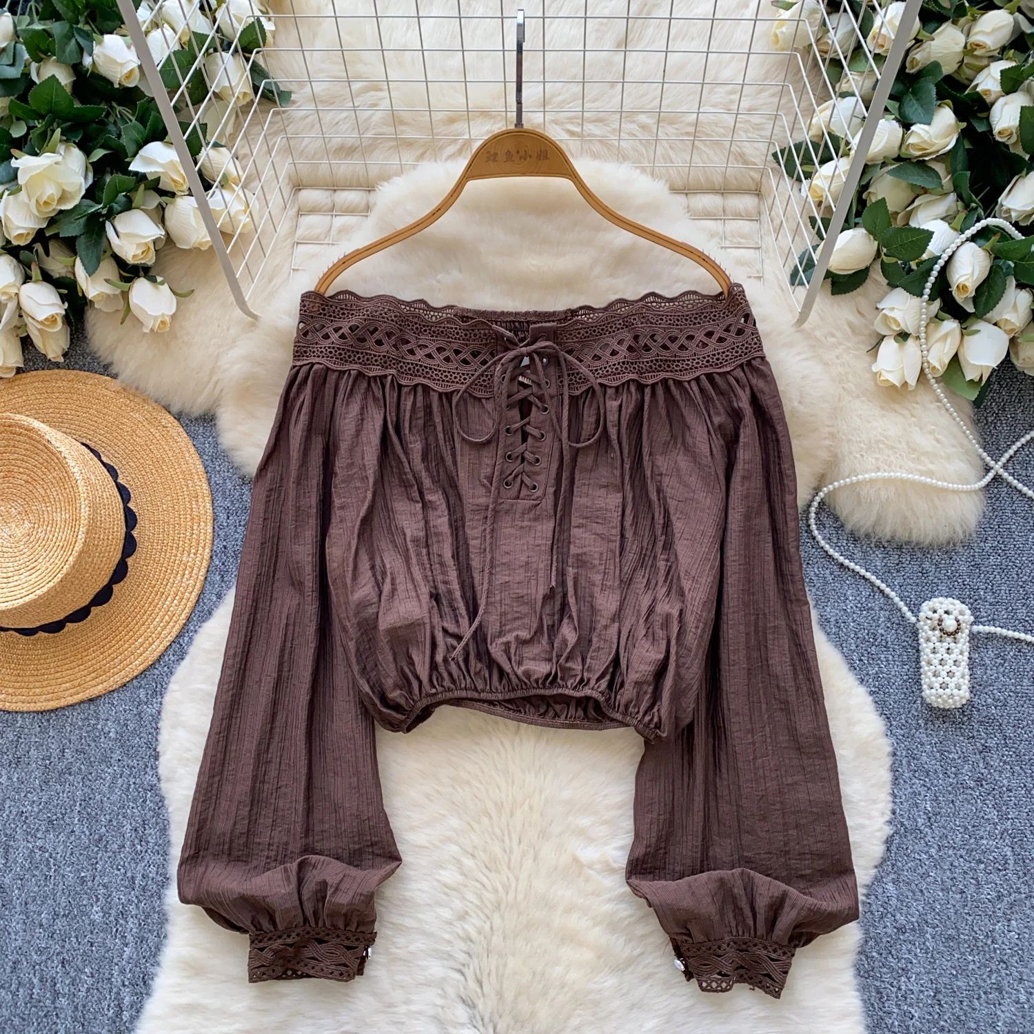 

Off Shoulder Long Sleeved Shirt for Women Autumn Lace Stitching Waist Cinching Short Top