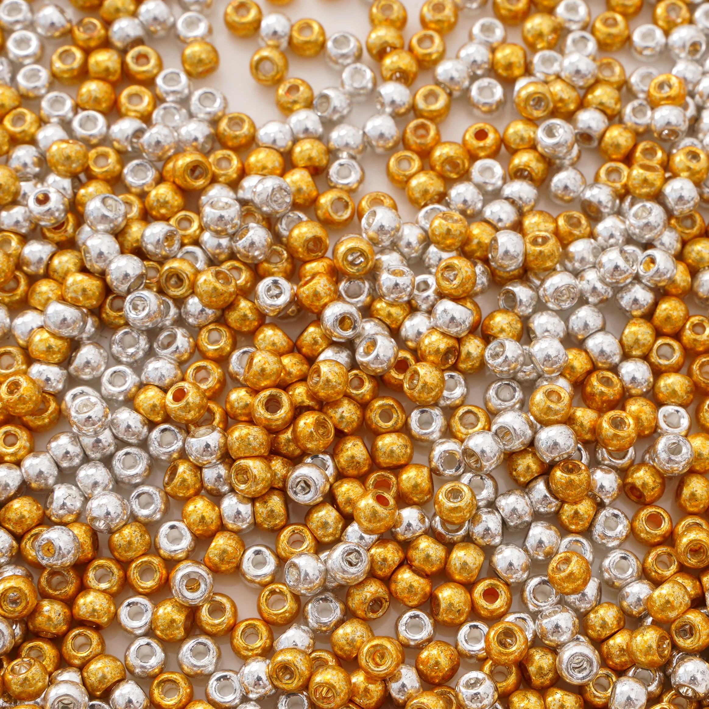 

Generic Uniform Metallic Color Glass Beads Loose Uniform Spacer Seed Beads for Jewelry Making DIY Sewing Bead Boho Needle 10-50g