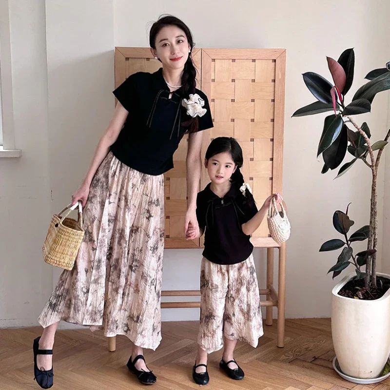 

Mom and Baby Girl Short Sleeve T Shirts Pants Two Piece Outfits Mother and Daughter Chinese Sets Summer New Women Clothes 2024