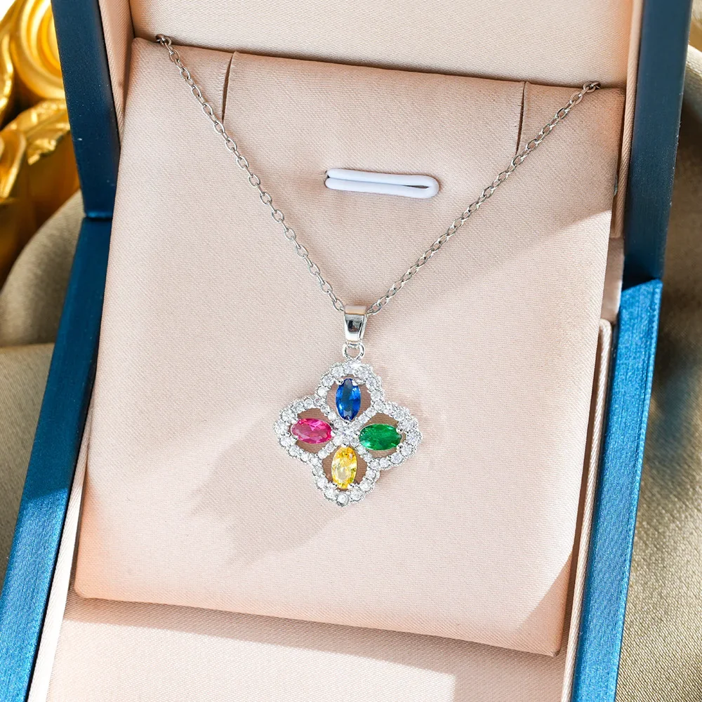 

A light luxury style designed for women, a 2025 new four-leaf clover necklace studded with diamonds