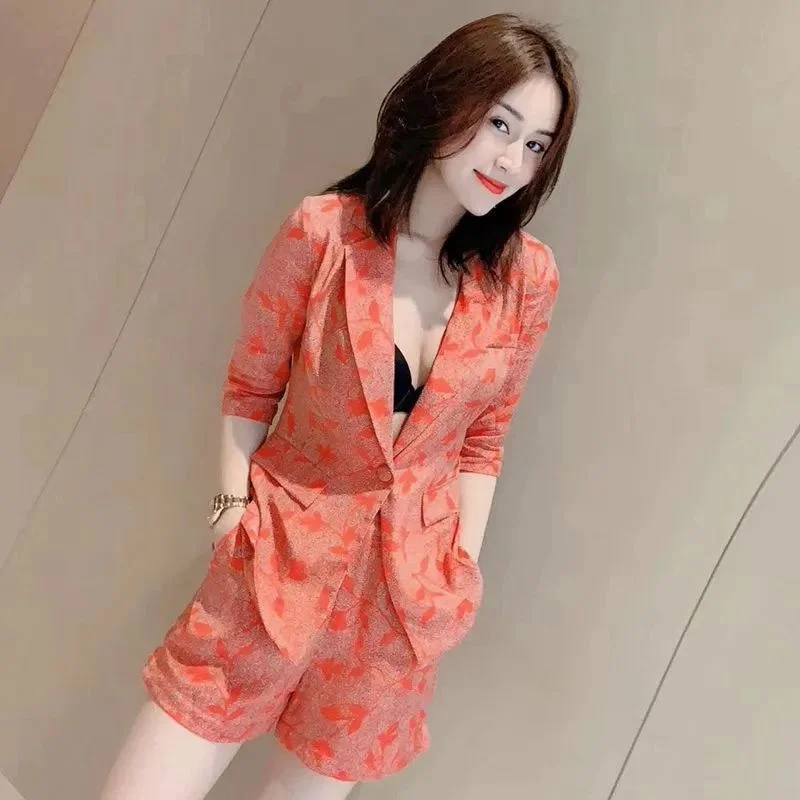 

Temperament Wear Light Mature Small Man Set 2023 New European High end Imitation Silk Suit Shorts Two Piece Set for Women