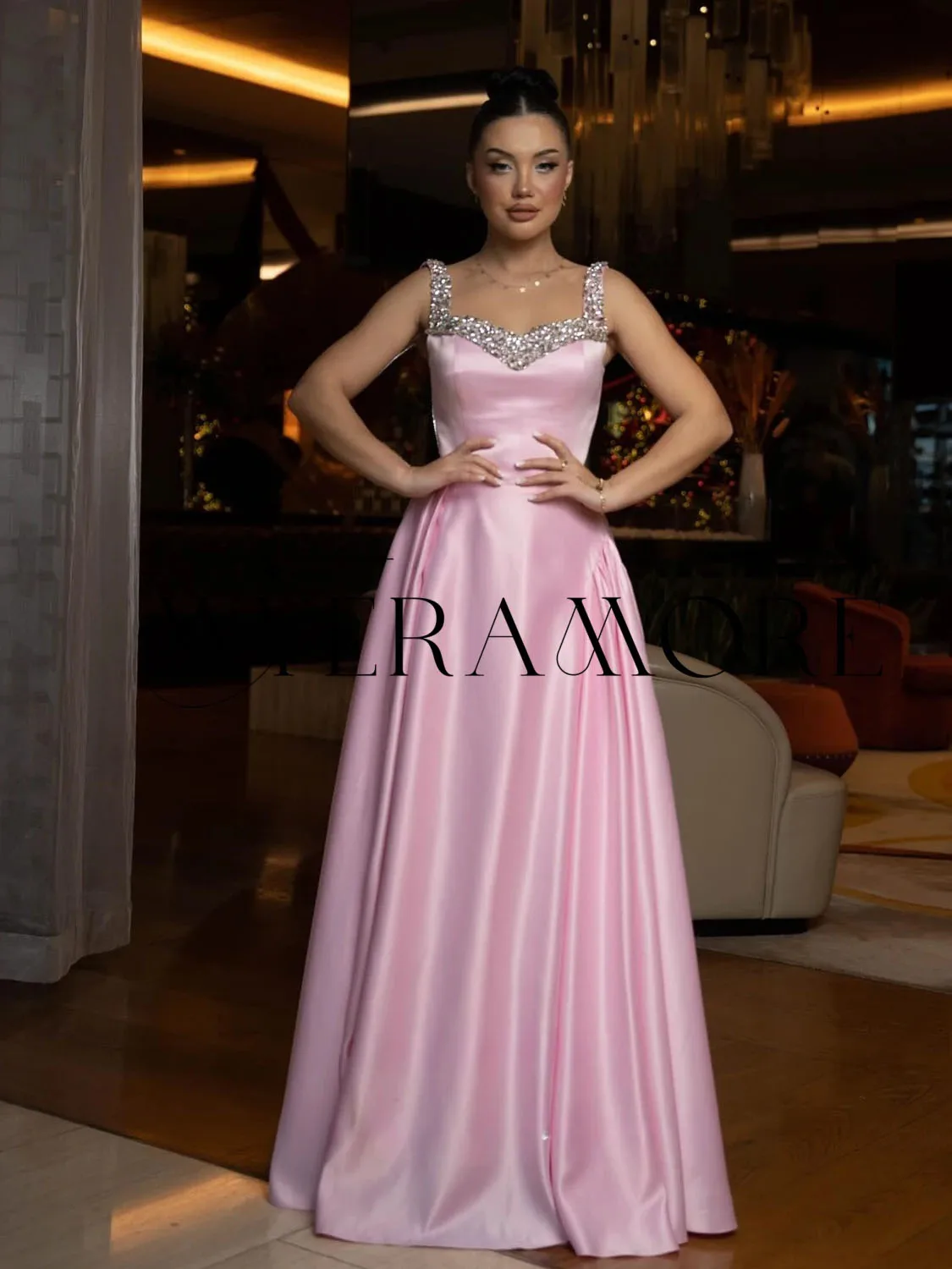 Wunderschöne rosa Perlen-Abendkleider, quadratischer Ausschnitt, A-Linie, Falten-Abschlussballkleider, maßgeschneidert