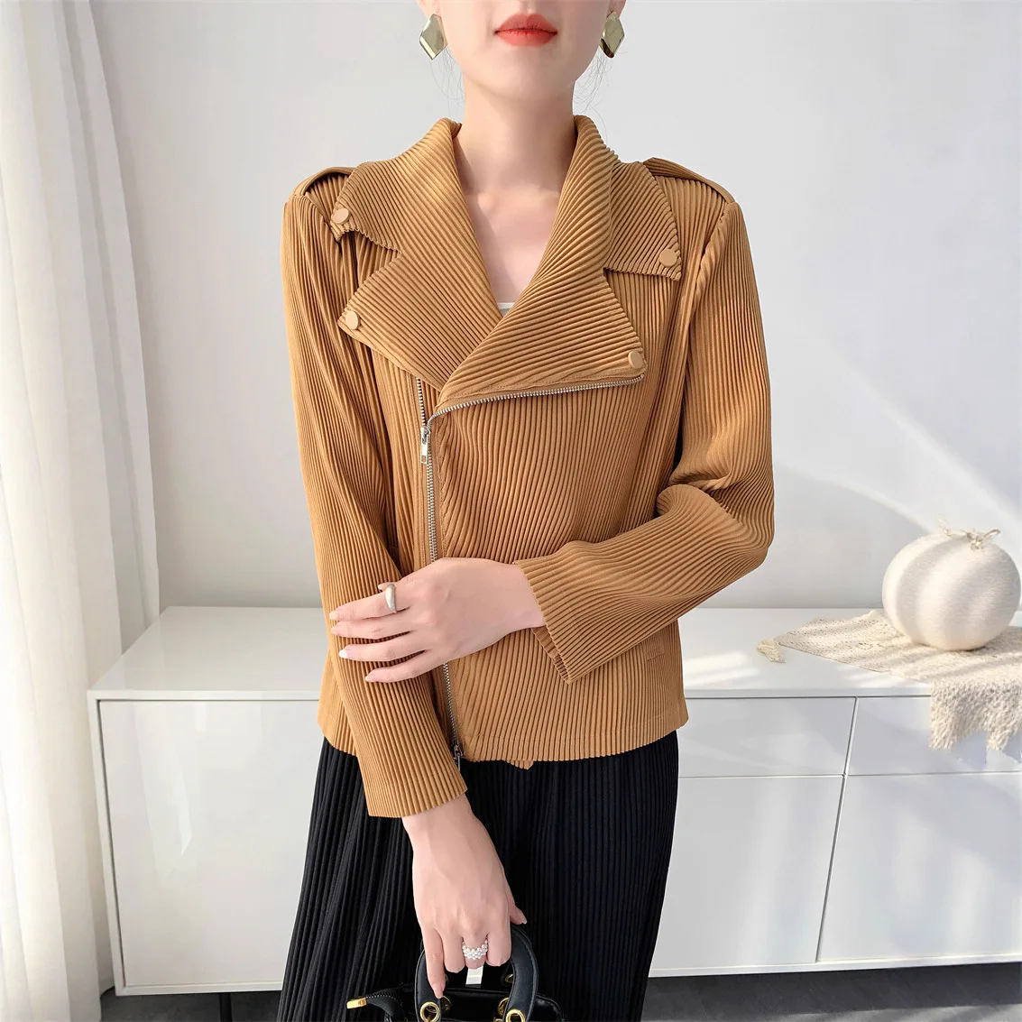 Miyake Pleated Jacket Women's Motorcycle Jacket Autumn/Winter Short-Sleeved Slim-Fit Diagonal Zipper Cardigan Women's Clothing