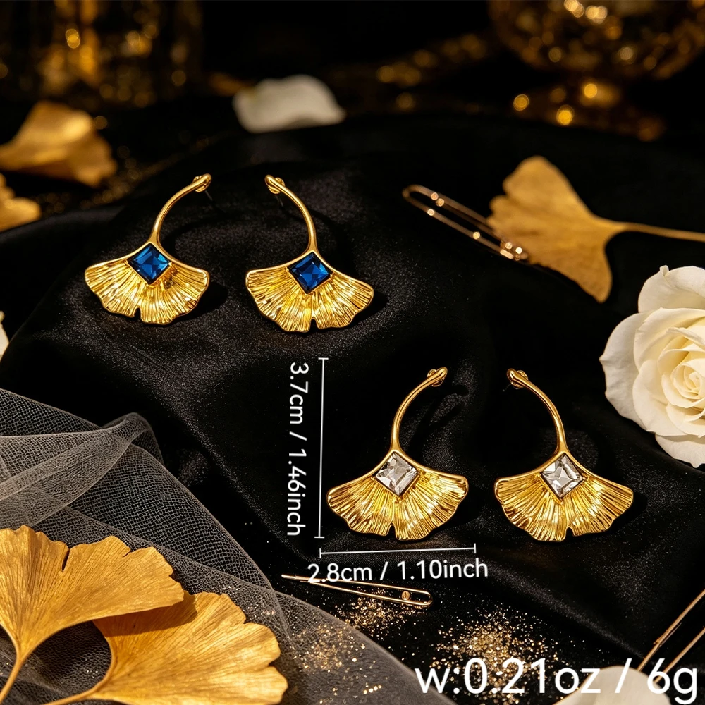 Vintage distressed gold ginkgo leaf earrings with colored rhinestones, European and American style three-dimensional leaf geometric rhinestone studs, women's everyday decorative earrings