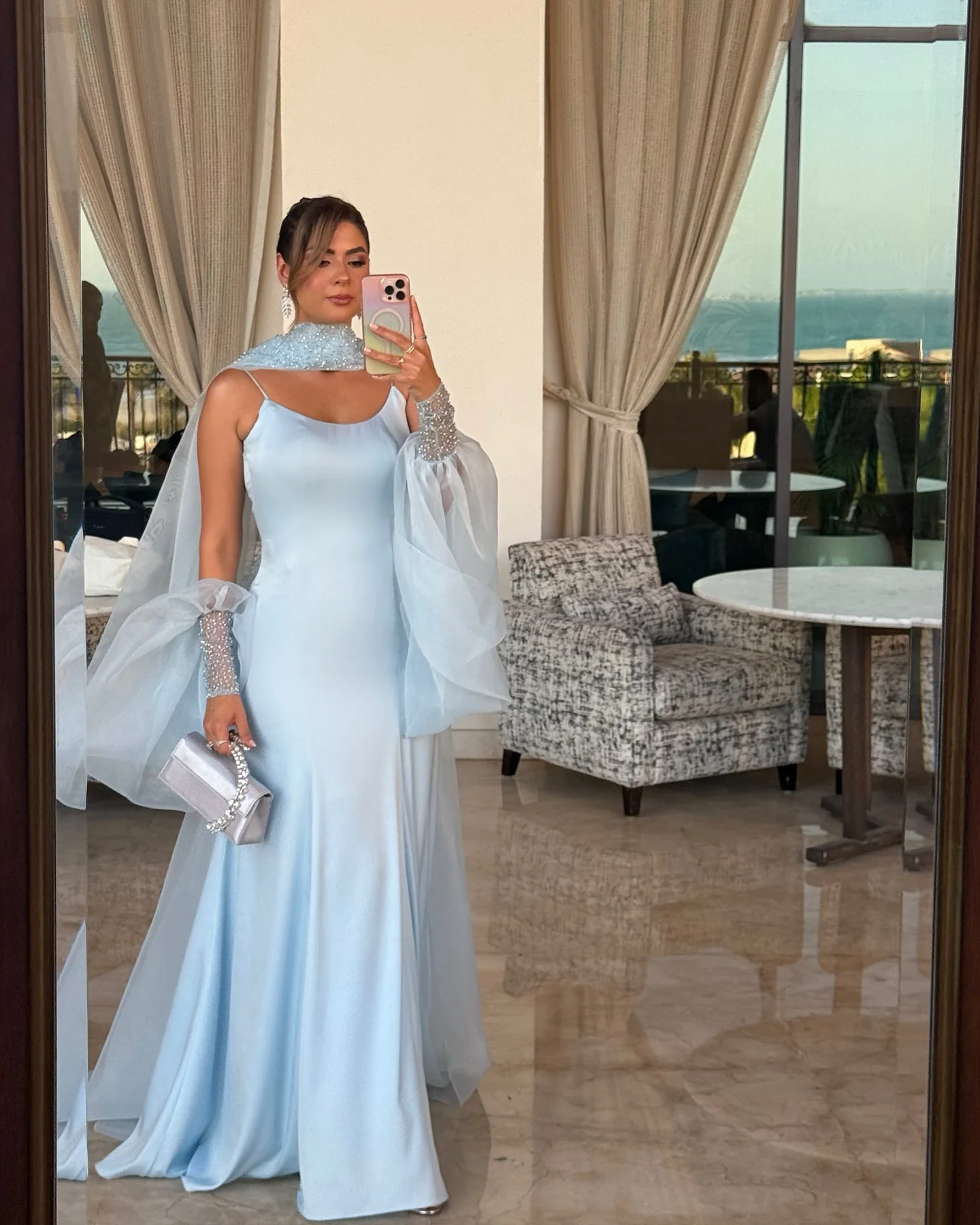 

Индивидуальное вечернее платье для гостей на свадьбу с тонкими бретелями, рукавами-накидками, бисером и пайетками, синее, фасон «русалка»