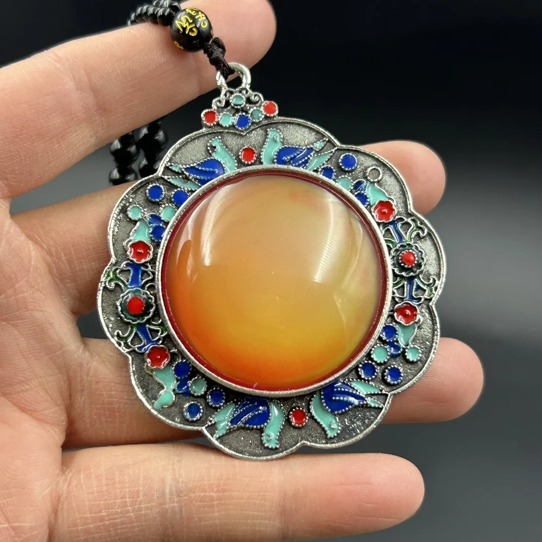 The Cloisonn é Eemperature Sensitive Color Changing Pendant Has a Beautiful Appearance And is Worth Collecting