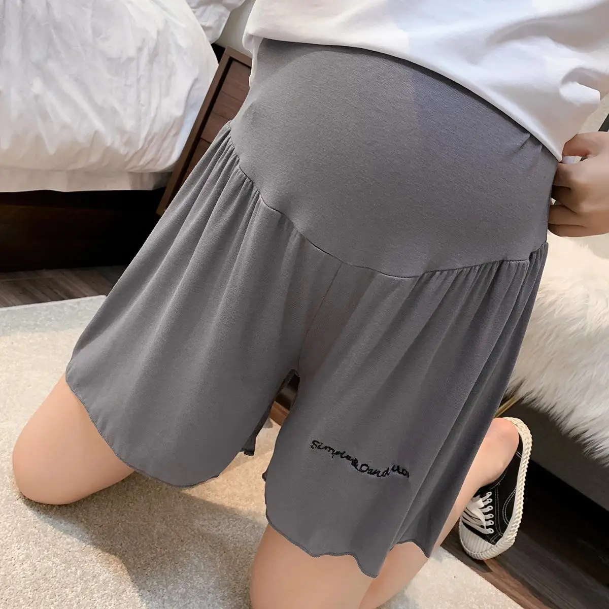 

2024 Summer Pregnant Woman Modal Trousers Fashion Letters Embroidery Loose Casual Maternity Empired Pants Pregnancy Sport Shorts