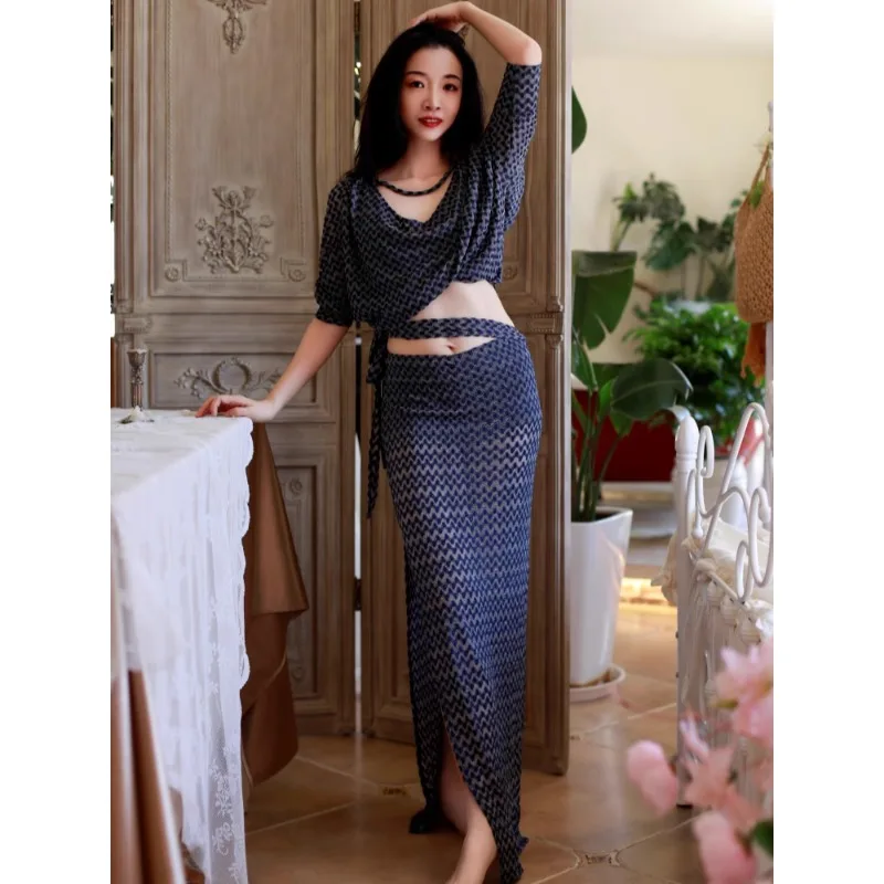 Aangepaste sexy oosterse danskleding oefenjurk met vlindermouwen top met heupwikkelrok buikdanskostuums