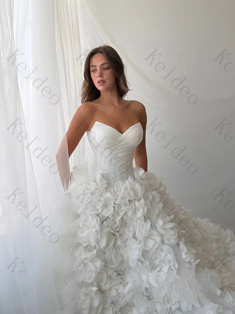 Customized Elegant Sweetheart A-line Sleeveless Wedding Dresses Sexy Handmade Flowers Ruched Open Back Floor-Length Bridal Gowns