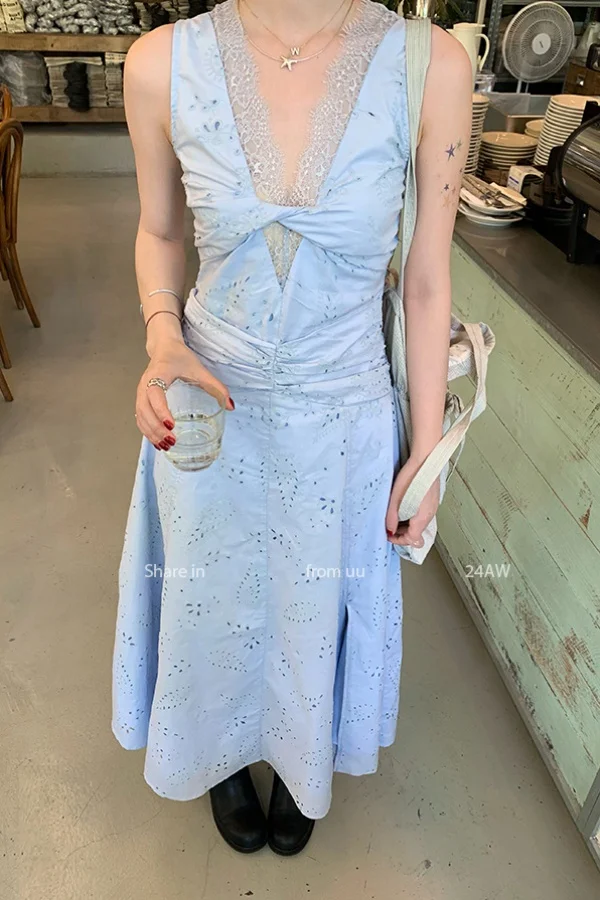 ​ ​ Dusty azul misto renda recorte vestido de verão feminino cintura definida sem mangas flowy verão bordado em camadas bainha floral impressão ​ ​