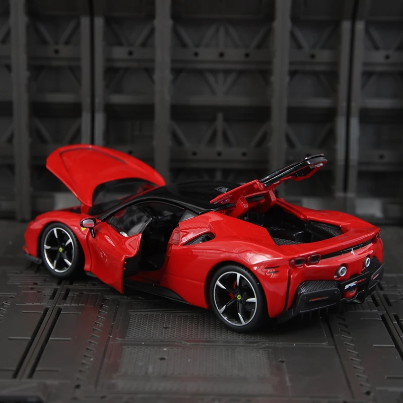 Bburago 1:24 simulación Ferrari SF90 Stradale coche en miniatura de aleación adorno, puertas y capó del motor, maletero puede abrir supercoche