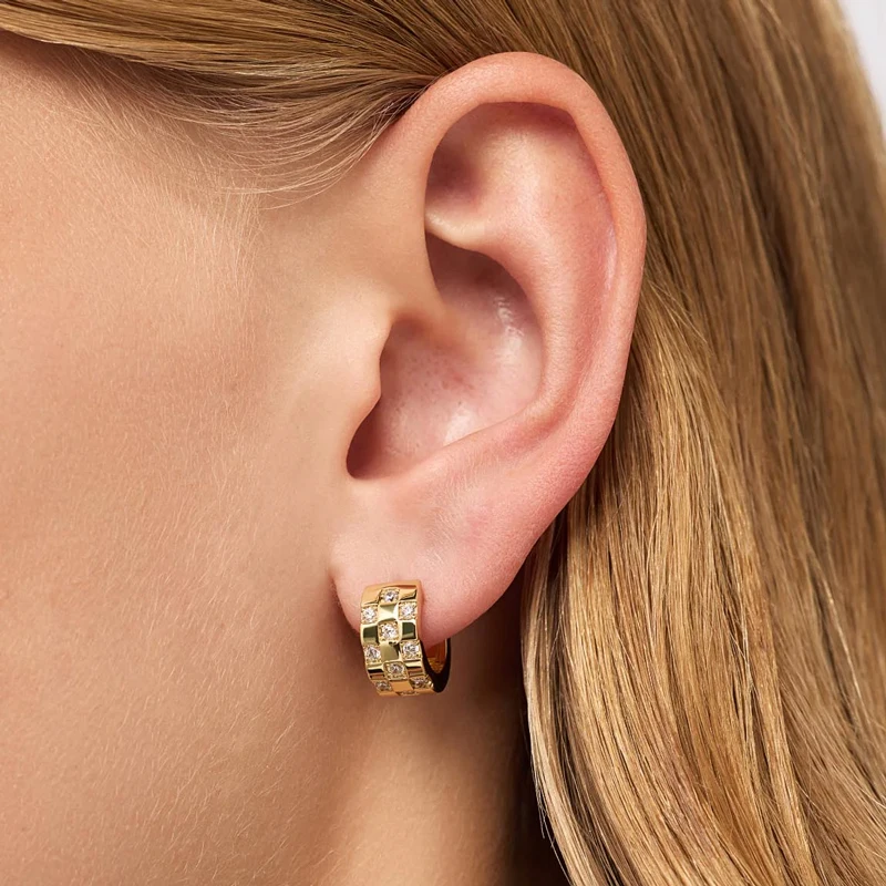 LNKRY Zertifizierte Moissanit Chunky Ohrringe Exquisite 14k Gold-Filled Schachbrett-Design Breite Creolen für Damen 2026 Trendschmuck – Detail 8