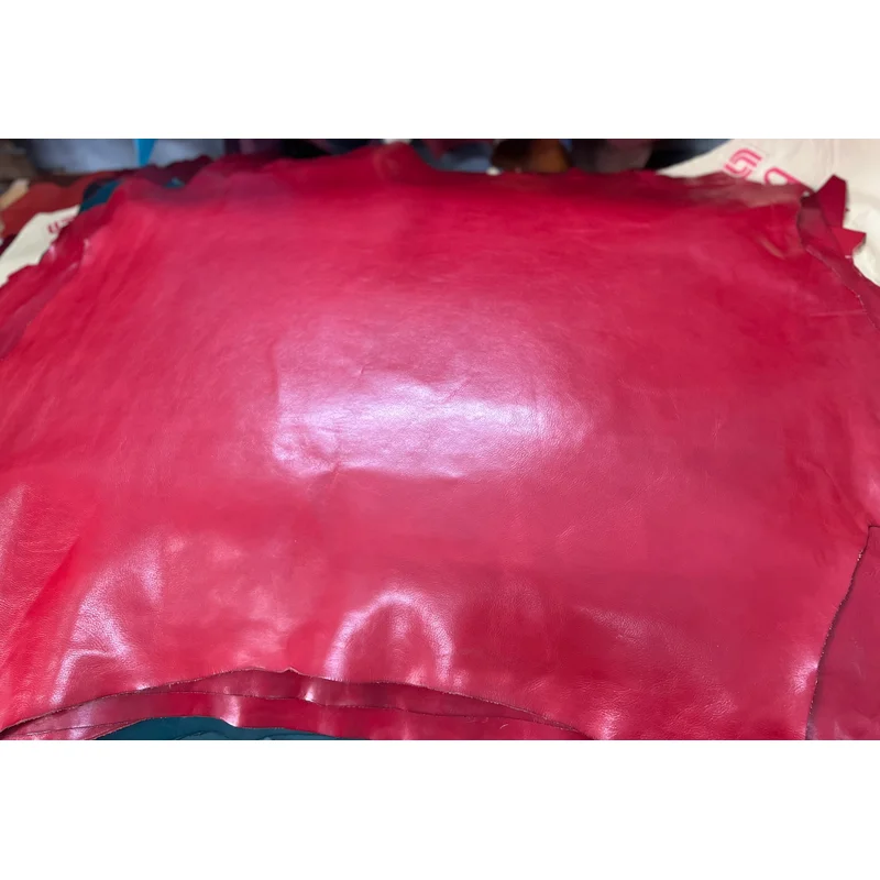 

Italian Victoria Bright Red Vegetable-Tanned Leather Double-Shoulder Leather 1.4mm High Oil Content Chinese Red