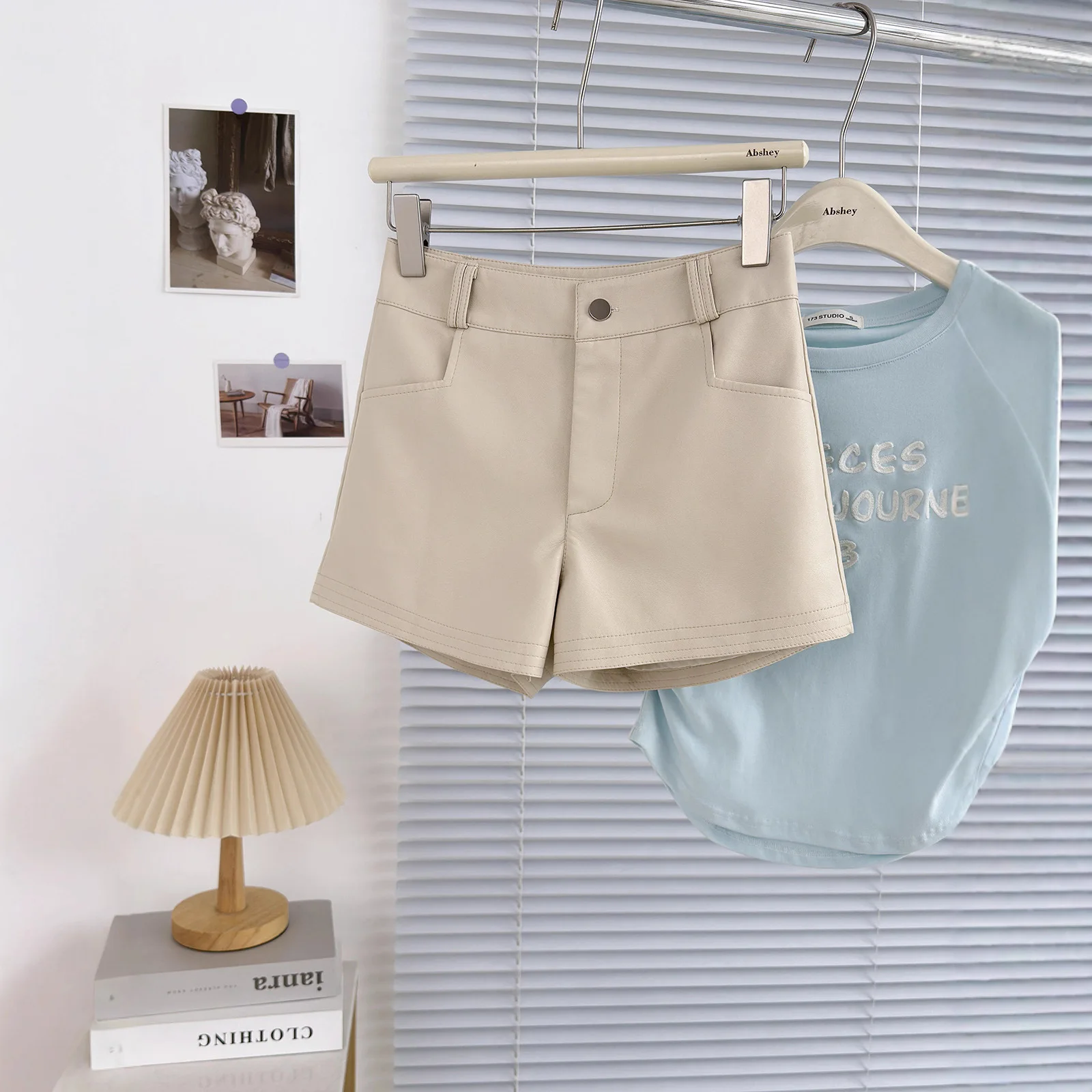 新しいPUレザーショーツ レディース ハイウエスト Aライン スパイスガール ブーツィーショーツ