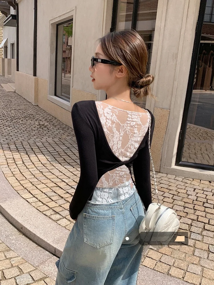 

Черный вязаный топ с кружевными вставками и открытой спиной, с длинными рукавами, женский, для ранней весны, модный, приталенный, с завышенной талией, в повседневном стиле, с круглым вырезом
