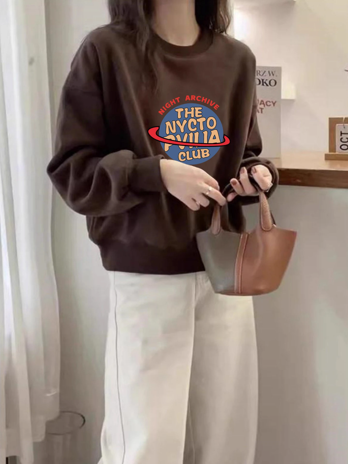 

Темно-коричневый женский свитшот в американском стиле, свободный крой, без капюшона, с круглым вырезом, простой топ для осени 2025 года, новинка