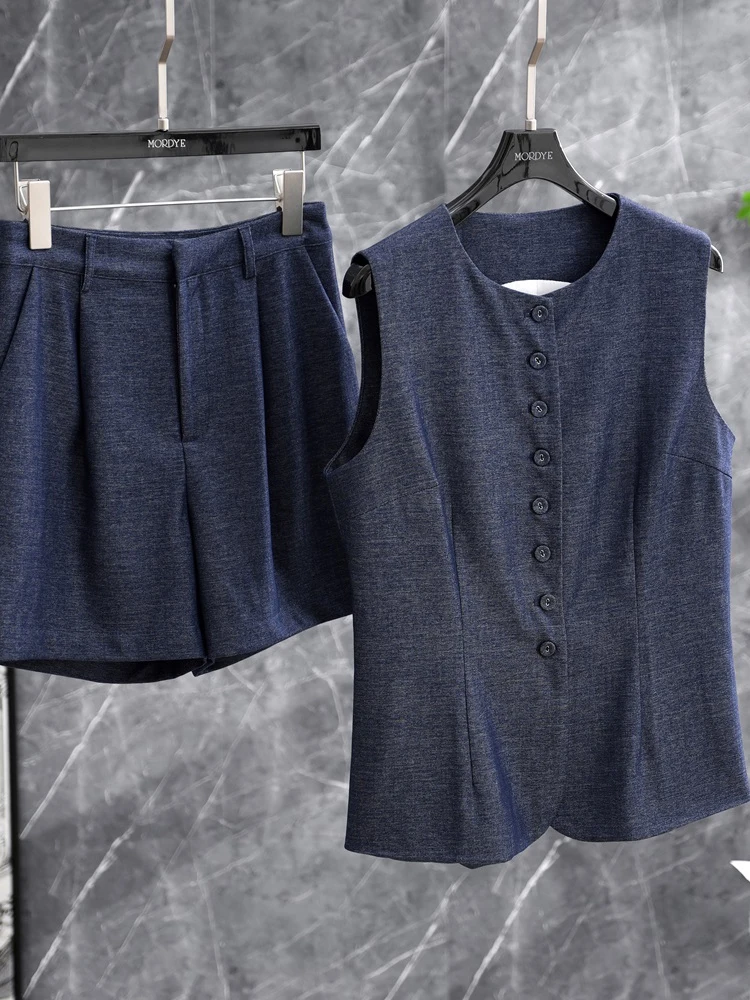 

Комплект из джинсовой льняной ткани: кардиган и шорты, две части, рабочая одежда, уличный стиль, красивый образ, круглый вырез, застежка на пуговицах