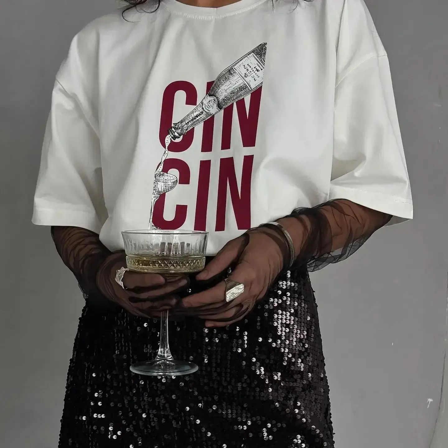 

Новая женская футболка с простым буквенным принтом, лето 2025, приталенный крой, из полипропилена, с рукавом А-силуэта, не даётся в усадку