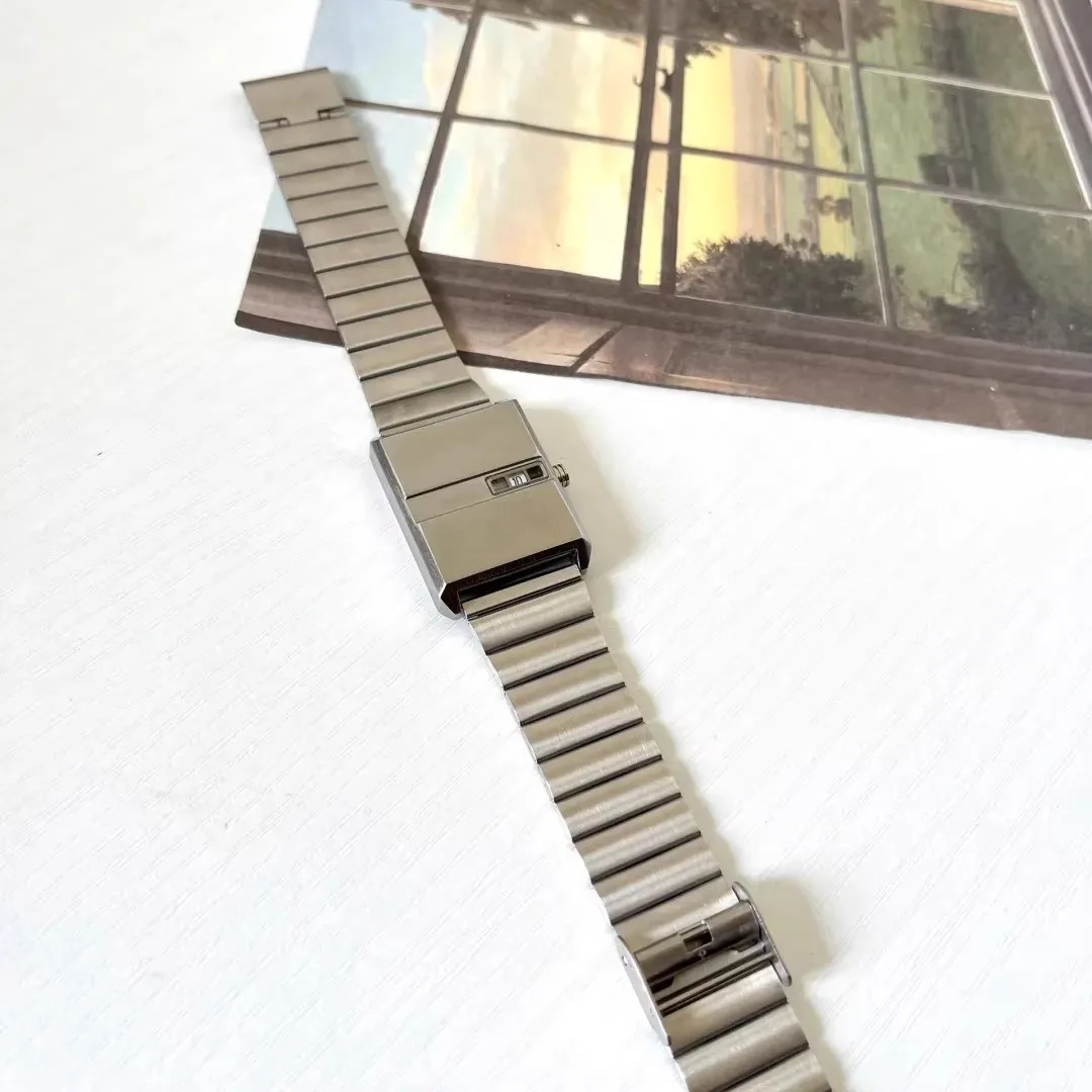 ساعات الزوجين الراقية الساعات النسائية حالة مربعة الكوارتز صديقة للبيئة أزياء بسيطة الرجعية تصميم ضوء العلامة التجارية الفاخرة بالجملة