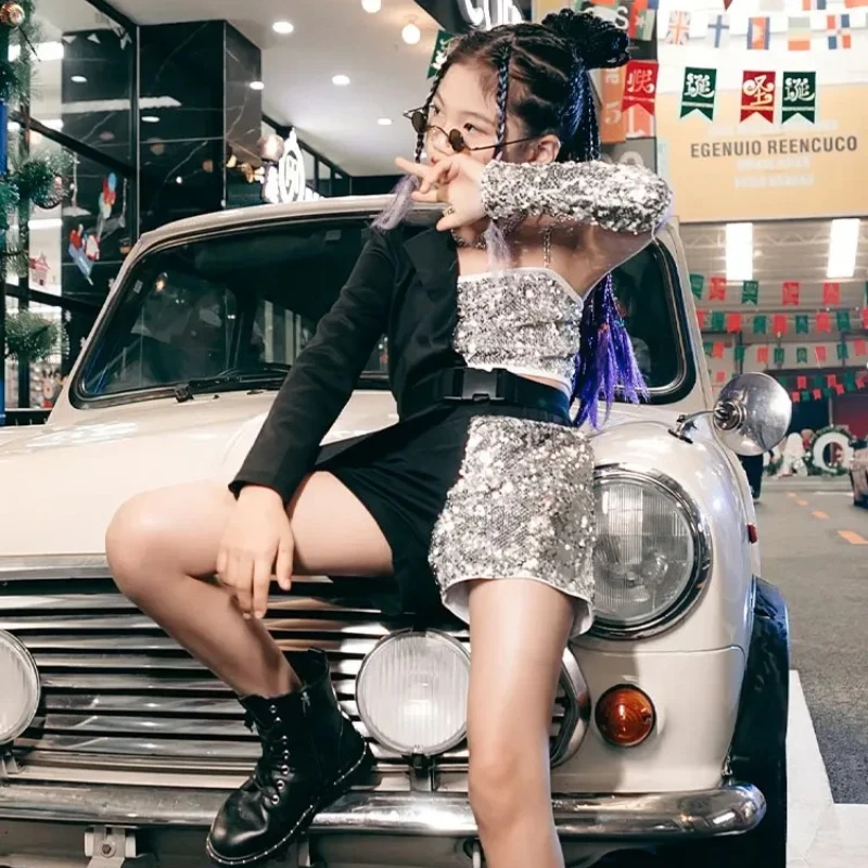 

Уличная одежда для девочек Y2K, дизайн, модный уникальный показ, танцевальный подиум, блестки, K-pop, наряды для выступлений, черный джаз, серебро, сцена