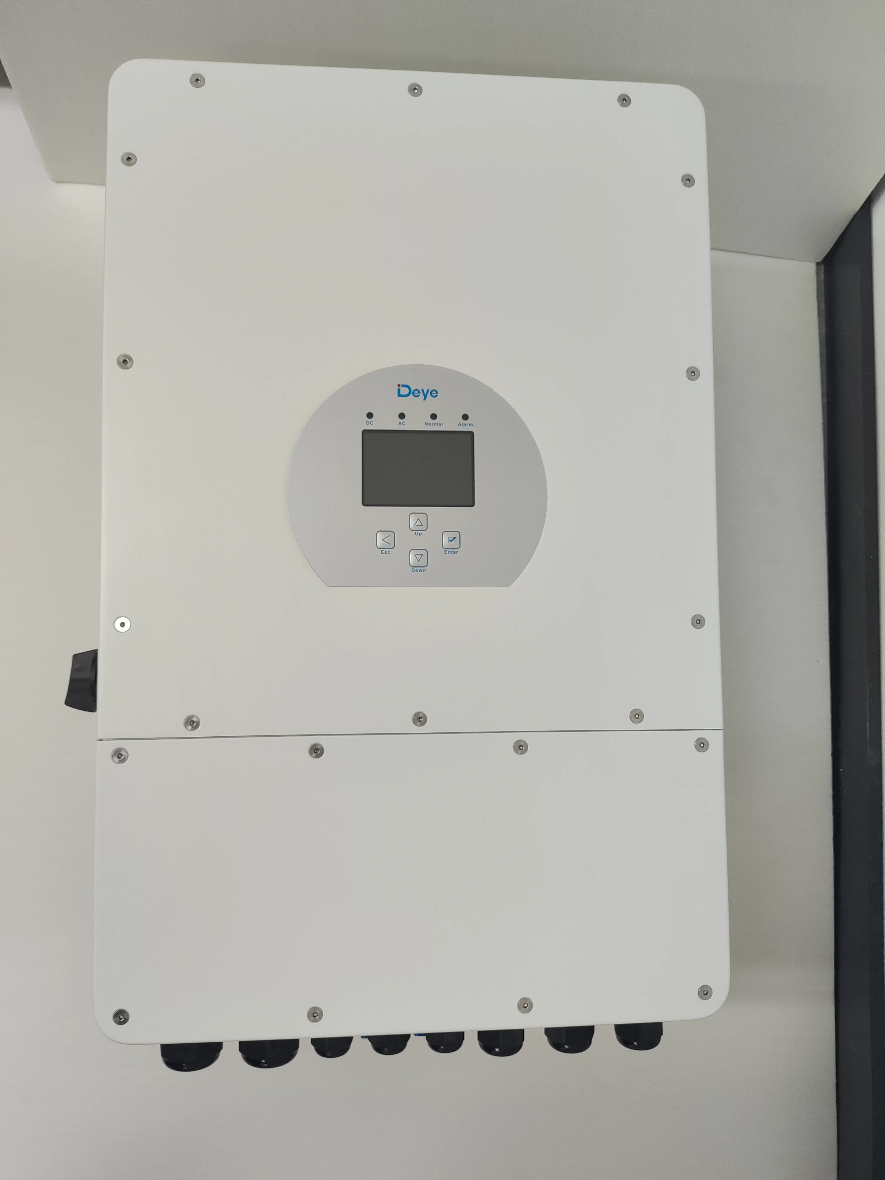 Deye High Voltage Three Phase 50kw Hybrid Solar Inverter SUN -50K-SG01HP3 -EU-BM4 with 97.60% Max Efficiency