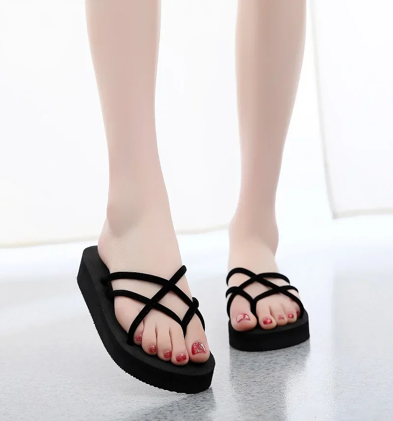 Verão feminino chinelos ao ar livre de pouco peso legal sapatos senhoras plana flip-flop preto antiderrapante básico casa sandálias chaussures femme