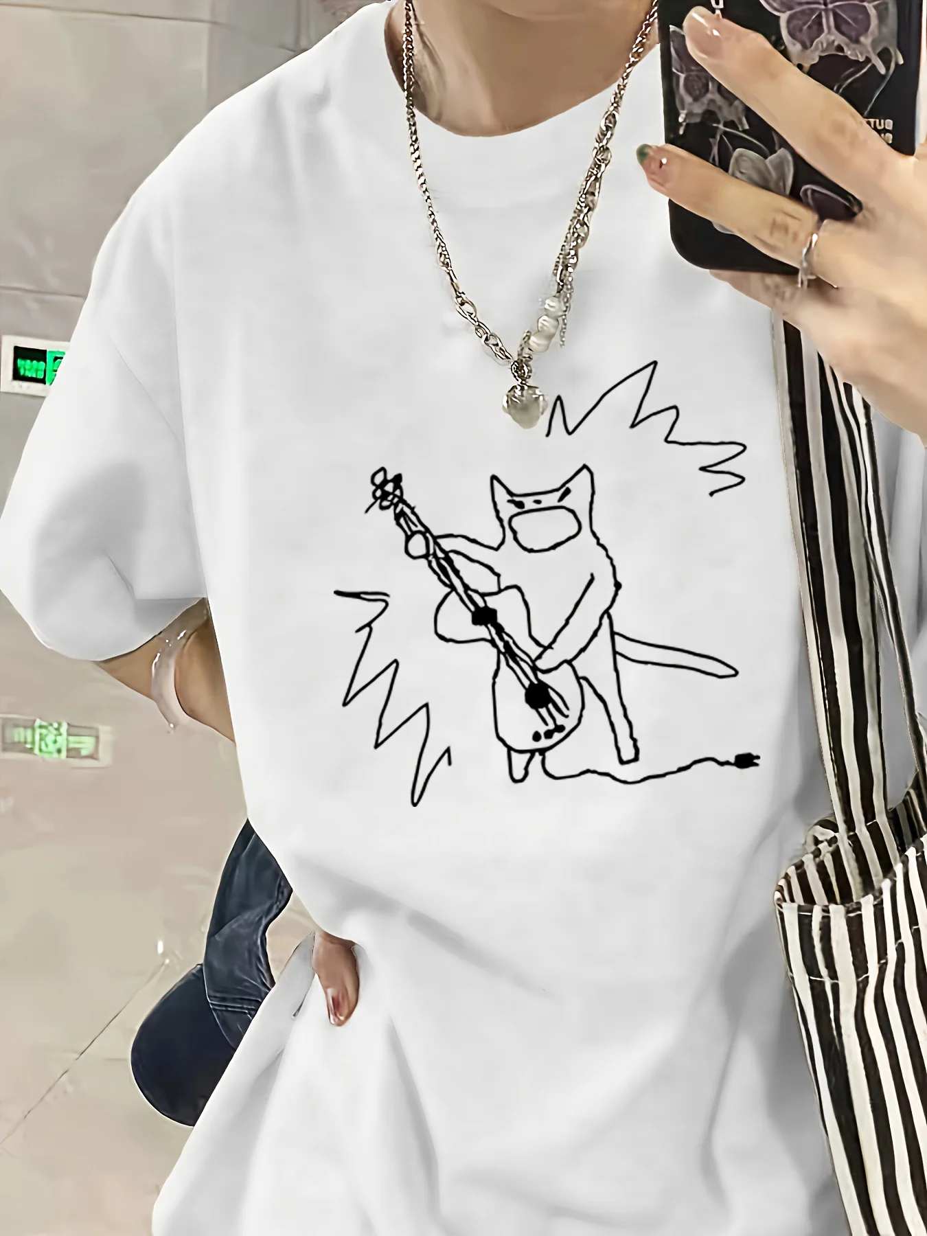Fun Guitar Cat Print T-shirt for Women in Summer, Lazy and Versatile Design, Niche Top, Fashionable Women's Clothing