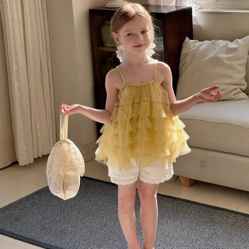 

2026Girls' new summer sweet outfit: cake-strap top and bubble shorts with a flared skirt, two-piece set for seaside vacation