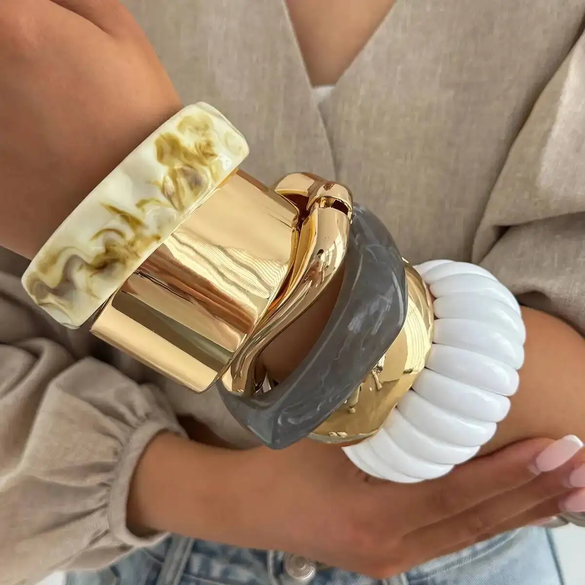 

SHIXIN Bohemian Resin Acrylic Bracelet for Women Punk Style Smooth Metal Open Bangle Stackable Wide Bracelet Jewelry Gift 2026