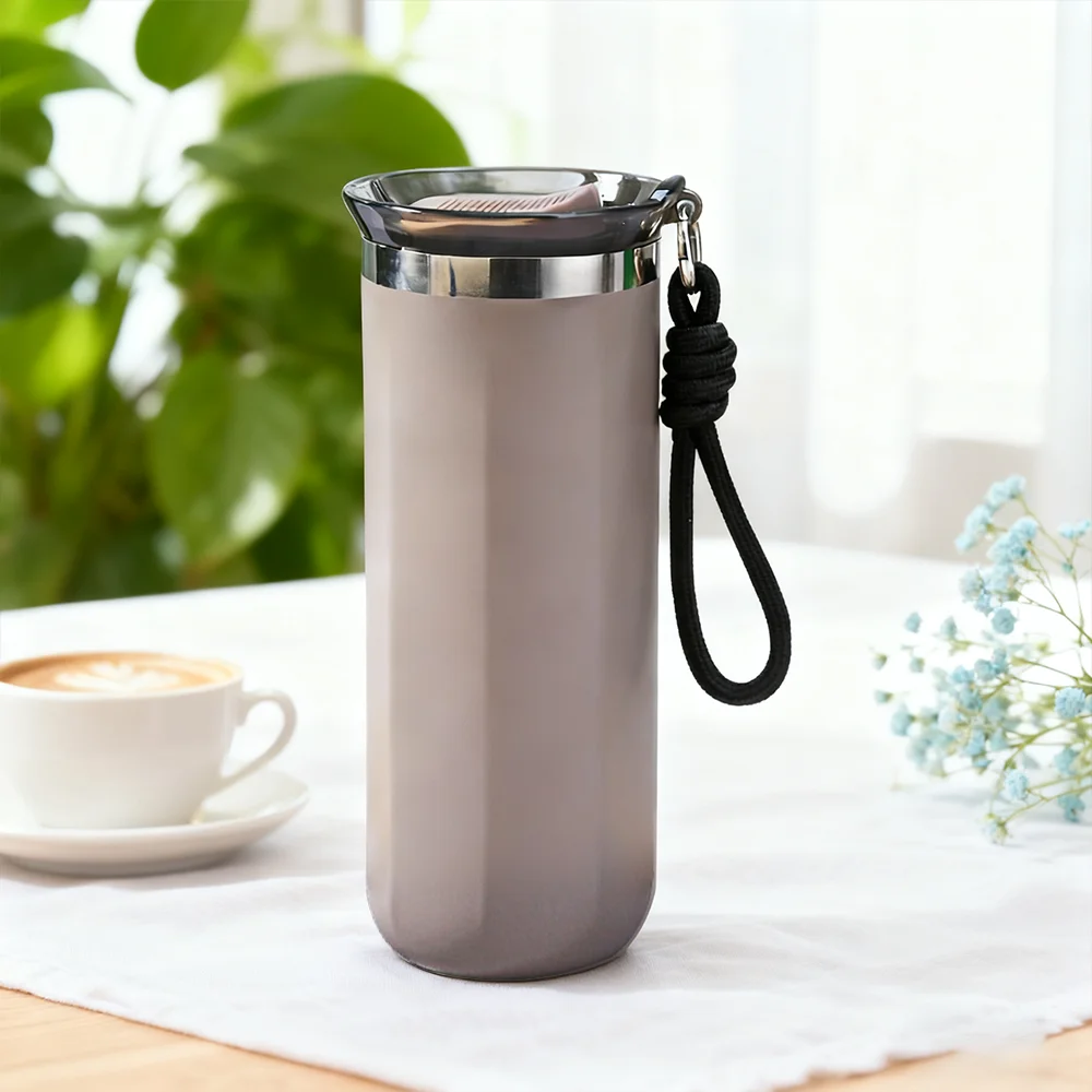 Botella de agua térmica Taza de viaje aislada Tazas de viaje de café de doble pared con anillo de transporte para bebidas frías y calientes A prueba de fugas