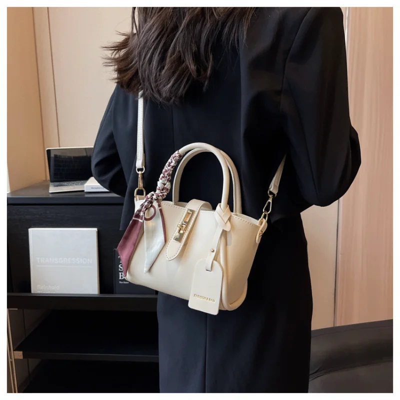 

2025 Luxury Bucket Bag for Women Spacious Work Commute Shoulder Purse with Top Handle Versatile Crossbody Bag