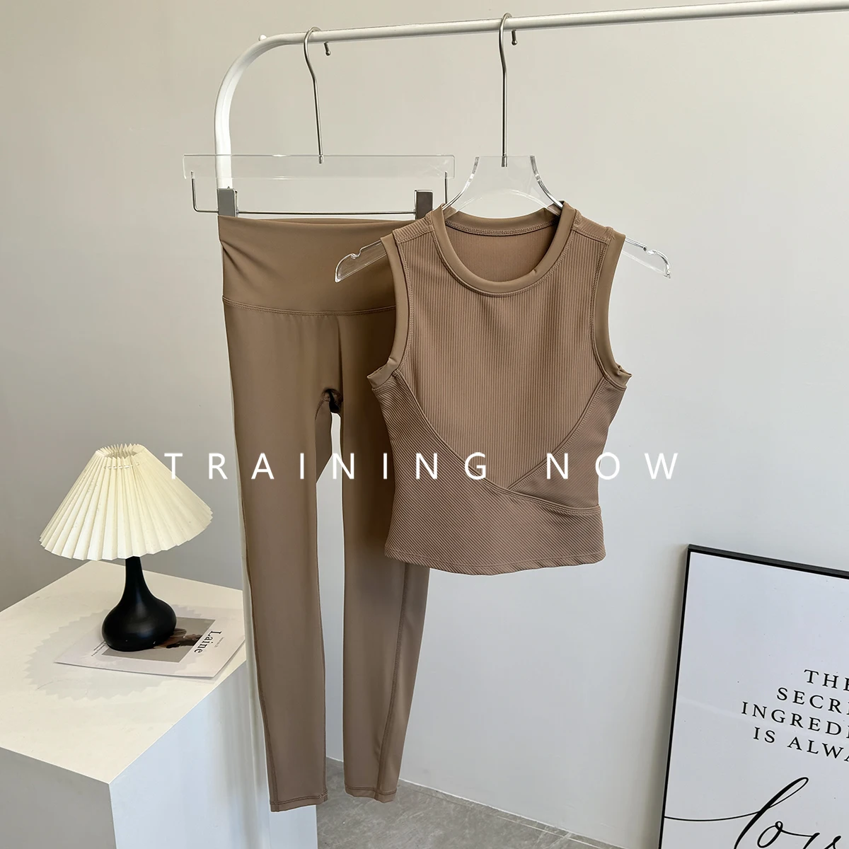 بدلة يوجا للنساء في أزياء الصيف وتمارين الجري الجميلة بدون أكمام، بدلة لياقة بدنية بيلاتيس سريعة الجفاف #6