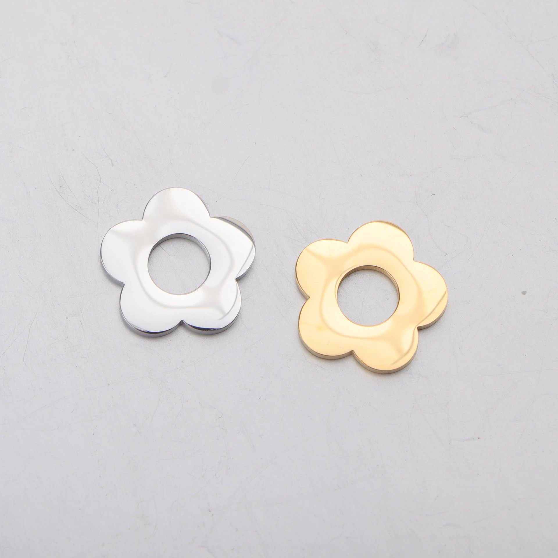 

20pcs/lot Mirror Polished Stainless Steel Small Flower Charm Plum Blossom Pendant DIY Jewelry Making Accessories