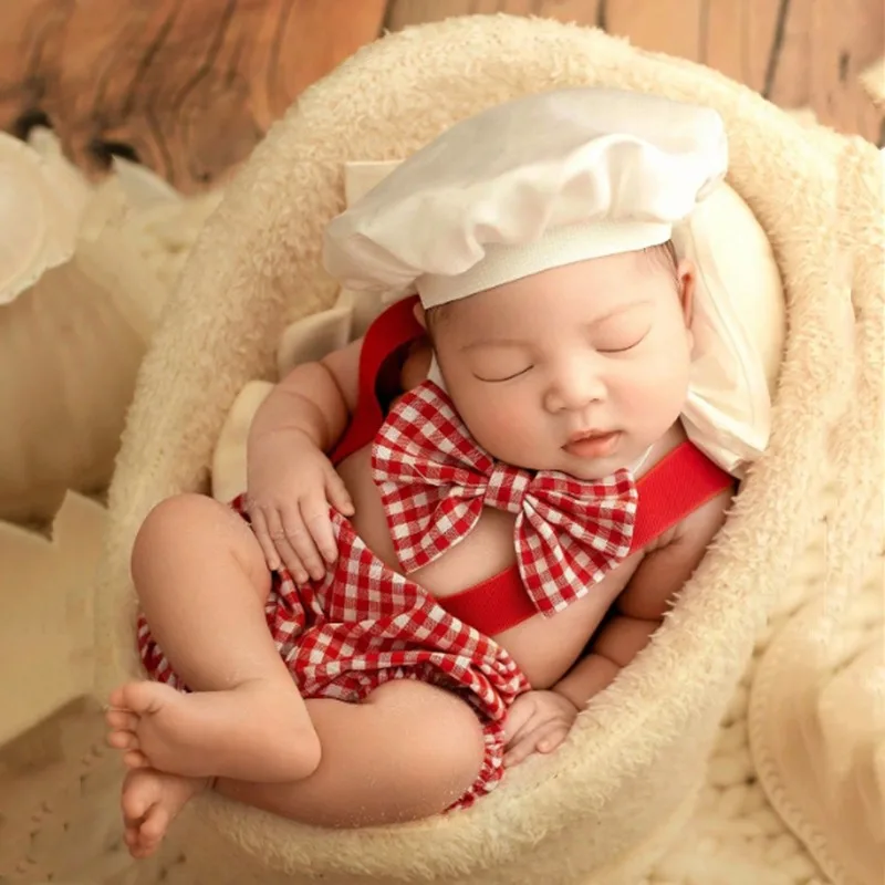 

Baby Pastry Chef Costume Newborn Photography Outfits Cute Western Chef Hat Bow Tie Overalls Baby Auxiliary Sofa Photoshoot Props