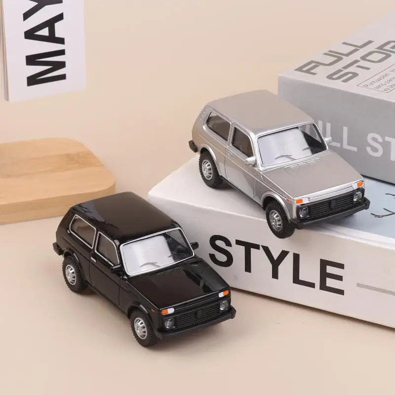 

Car Ornaments Desktop Decoration Collect Hobby Gifts 1/43 Scale Simulation Alloy Car Model Retro Diecast Metal Toy