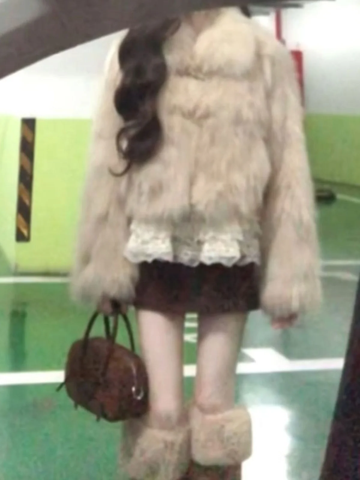 

Экологичная короткая шуба из искусственного меха и кожи для женщин, новая весенняя модель, теплая, однотонная, в корейском стиле