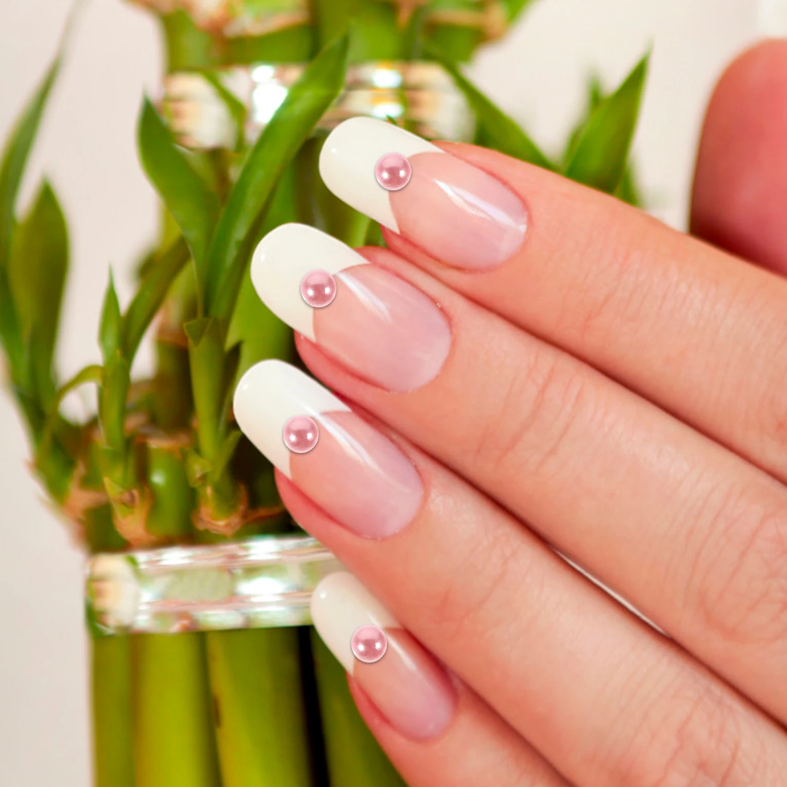 1 ถุง ลูกปัดเรซิ่นแบบแบนผสมขนาดต่างๆ และคริสตัลครึ่งวงกลมสำหรับงานฝีมือ ตกแต่งเล็บ เสื้อผ้า สมุดภาพ และเคสมือถือ