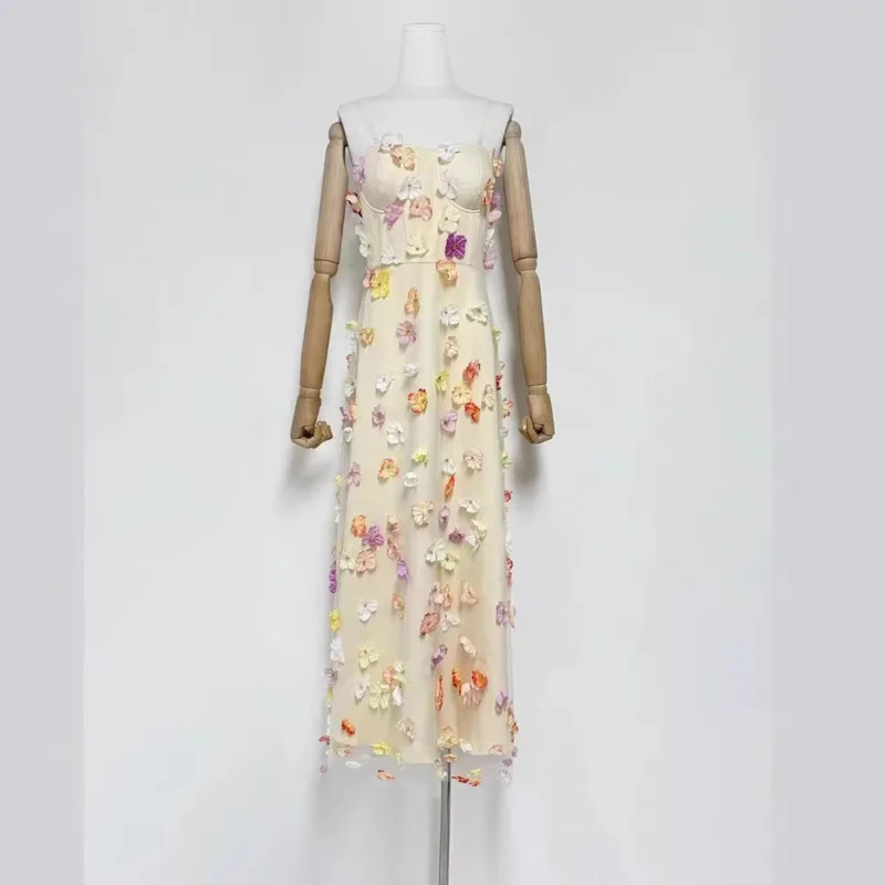 Elegancka długa sukienka bez ramiączek YFPF, dekolt typu slash neck, kwiaty 3D, bez rękawów, fason A, nowa kolekcja odzieżowa 2025.