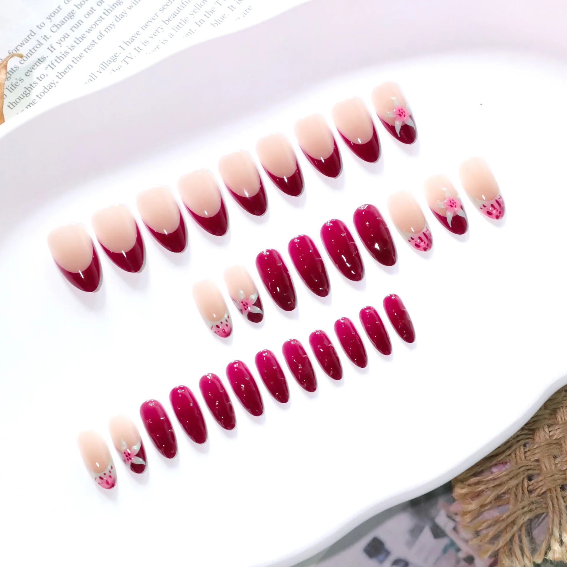 Unhas falsas de amêndoa vermelha, decoração de flores de fada, pontas francesas, prensa em unhas para manicure diy, cobertura completa, unhas falsas 24 peças