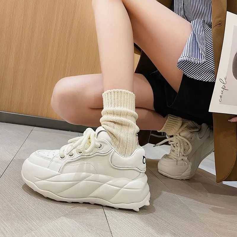 Ontwerp Roze Schoenen Voor Meisjes 2023 Lente Nieuwe Vrijetijdsschoenen Voor Dames Mooie Lederen Witte Platform Sneakers Vrouw