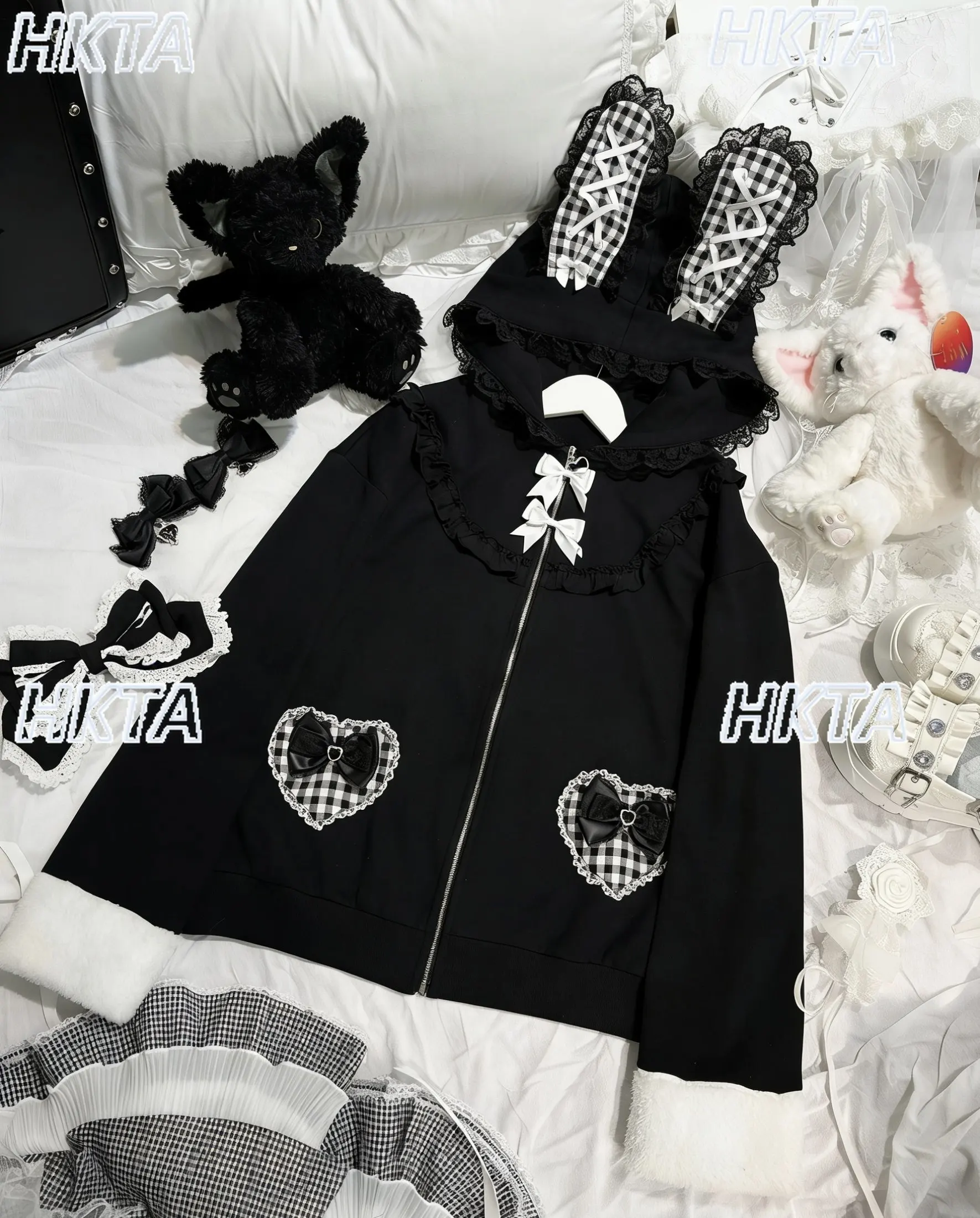 

Зимняя новинка 2026: Куртка в японском стиле с капюшоном, ушками кролика, бантом, клетчатым узором, карманами в форме сердца и длинными рукавами. Одежда для девочек в стиле Лолита.
