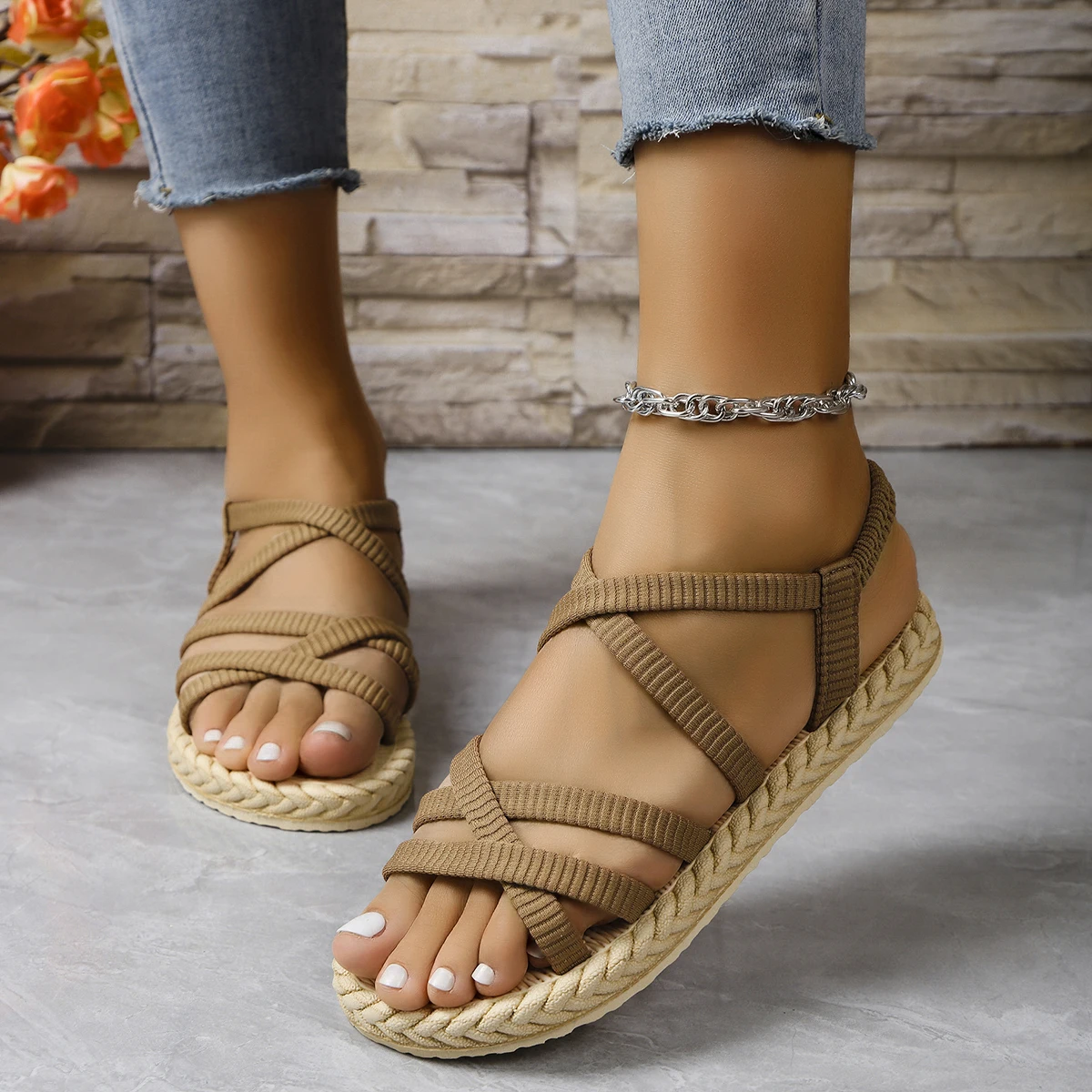 Women\'s fashion trend strap non-slip wear comfortable soft soled flat sandals