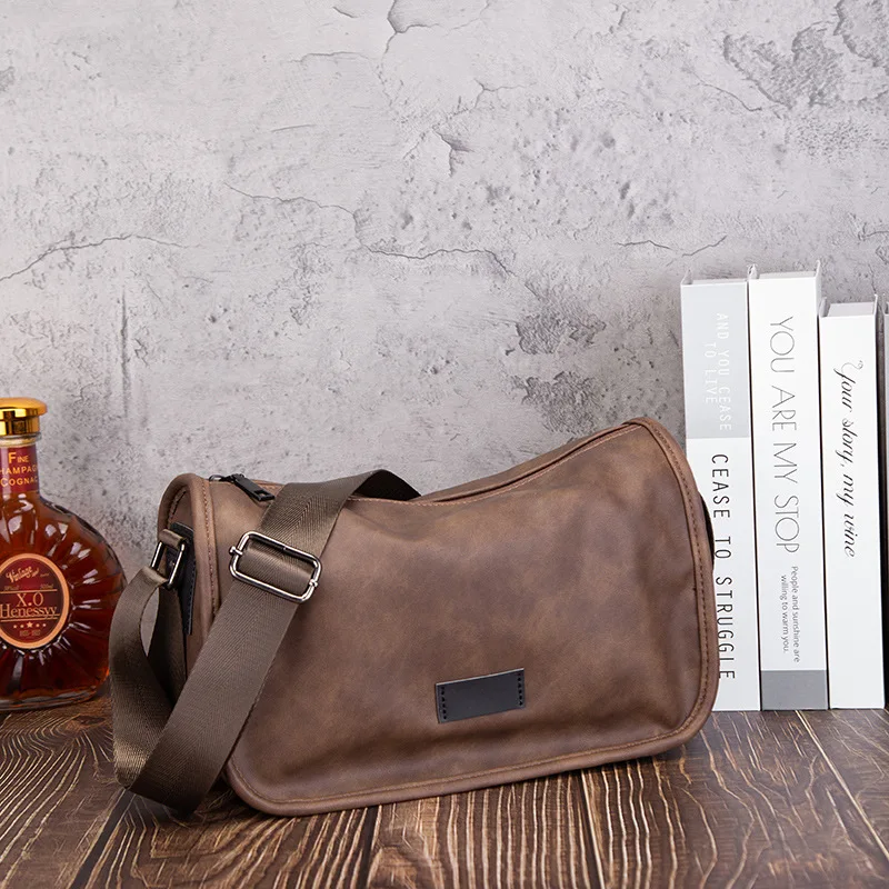 Men's PU leather single-shoulder bag, a simple and fashionable square crossbody bag for young cyclists
