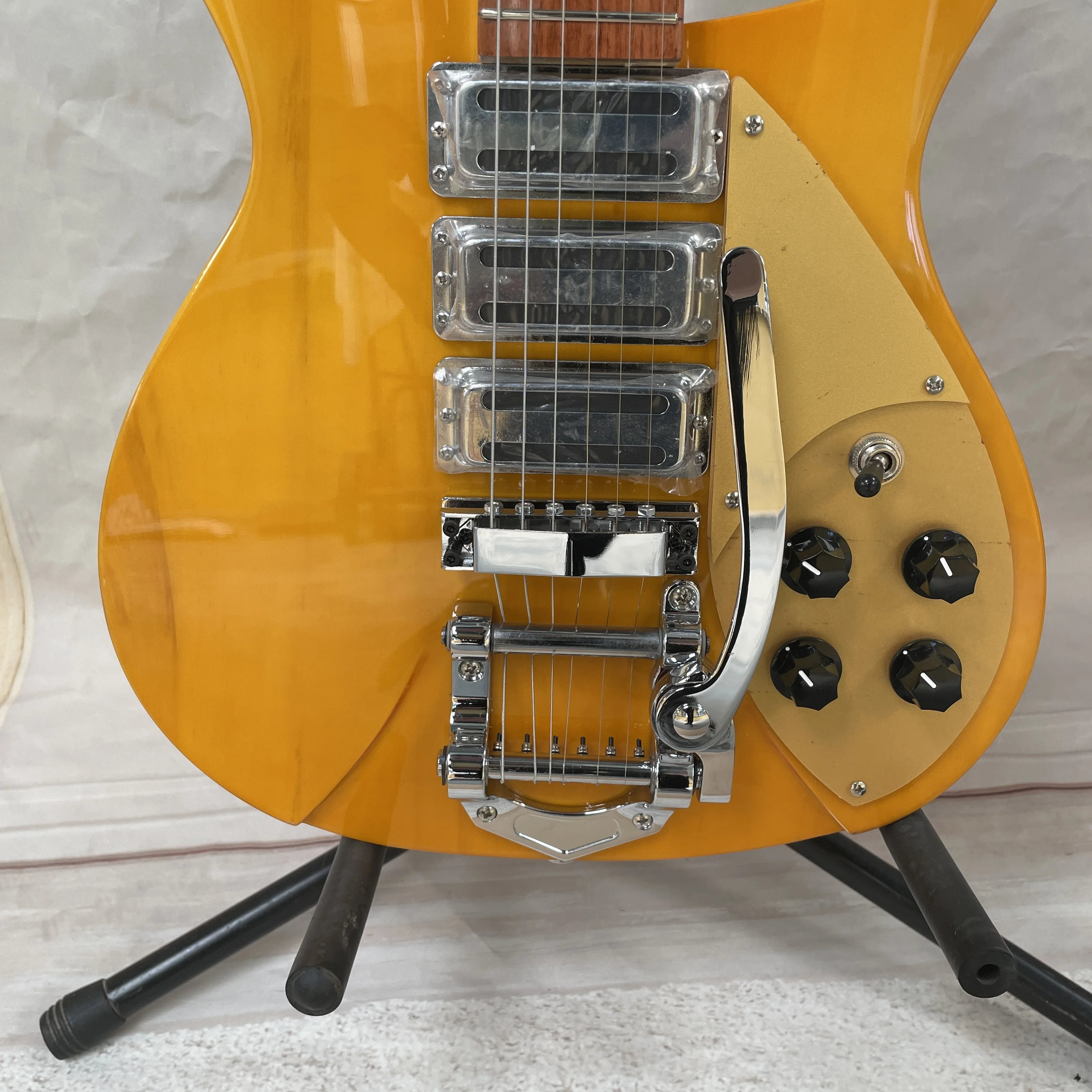 Transparent Yellow 6-String Electric Guitar, Whammy Bar Vibrato System and Four-Knob Volume Control Guitars, Retro Rock Guitarra