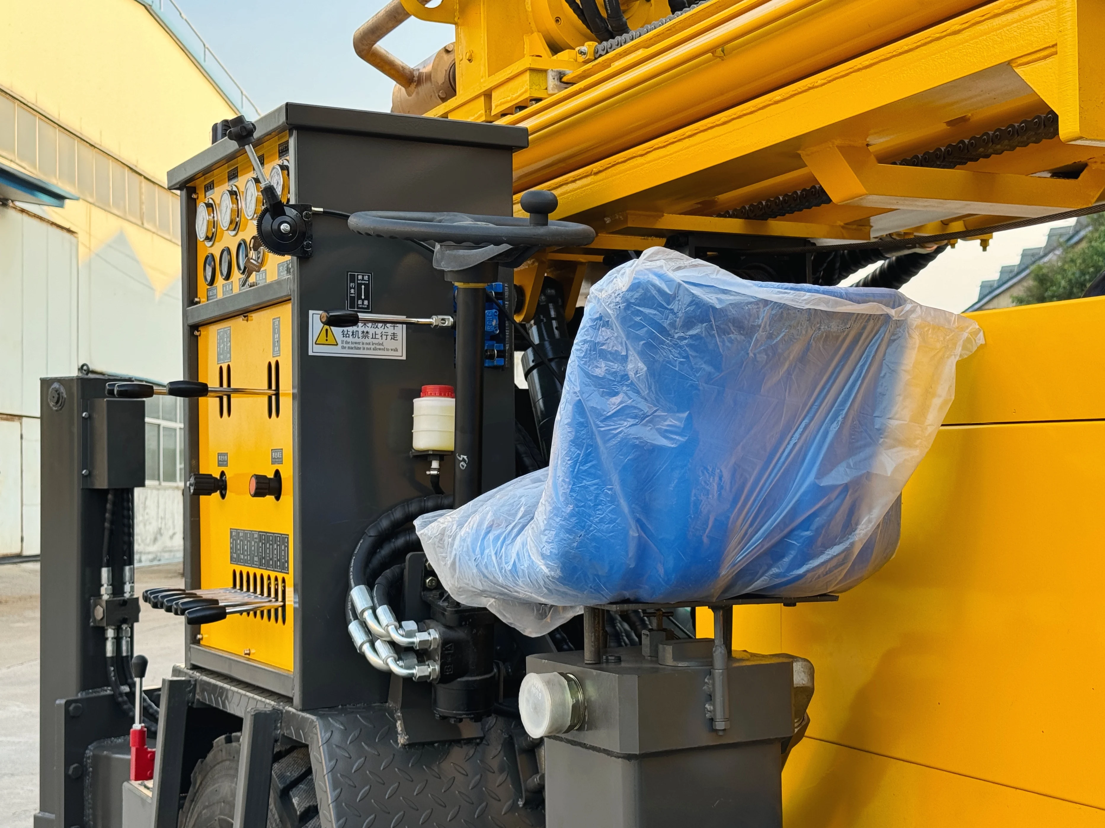 Customizable Mobile Track-Driven Hydraulic Borehole Drilling System for 300-Meter Deep Water Wells